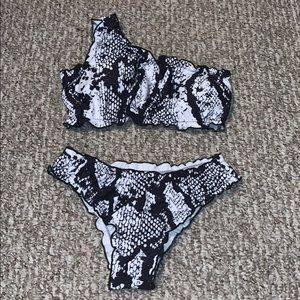 One shoulder bikini